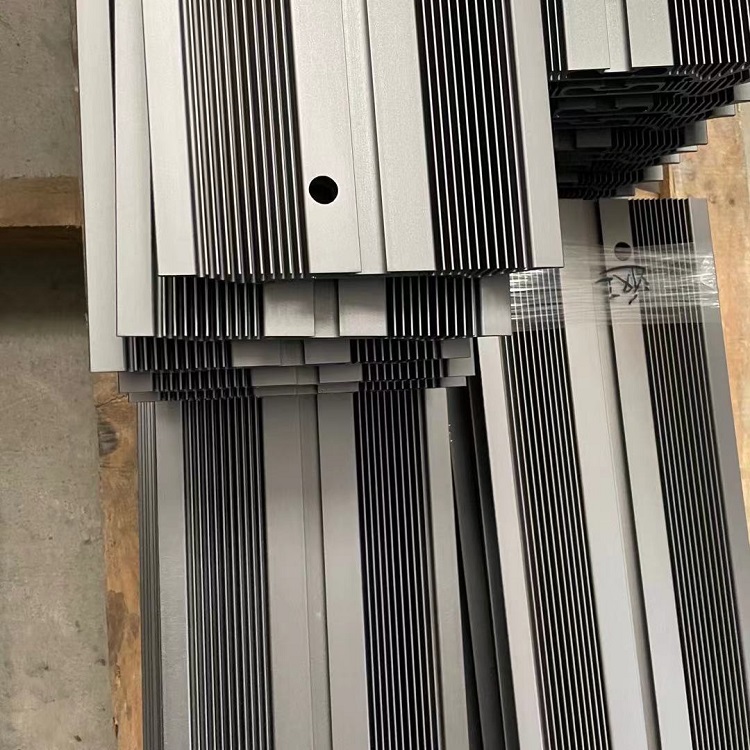 Большой алюминиевый радиатор Большой экструдированный радиатор Изготовление на заказ радиатора большой машины Производитель обработки алюминия
